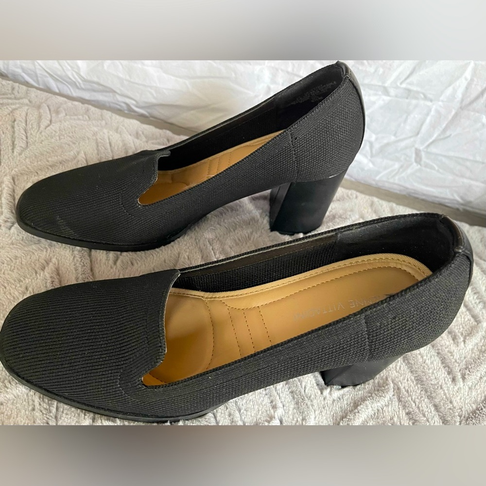 Black Pumps